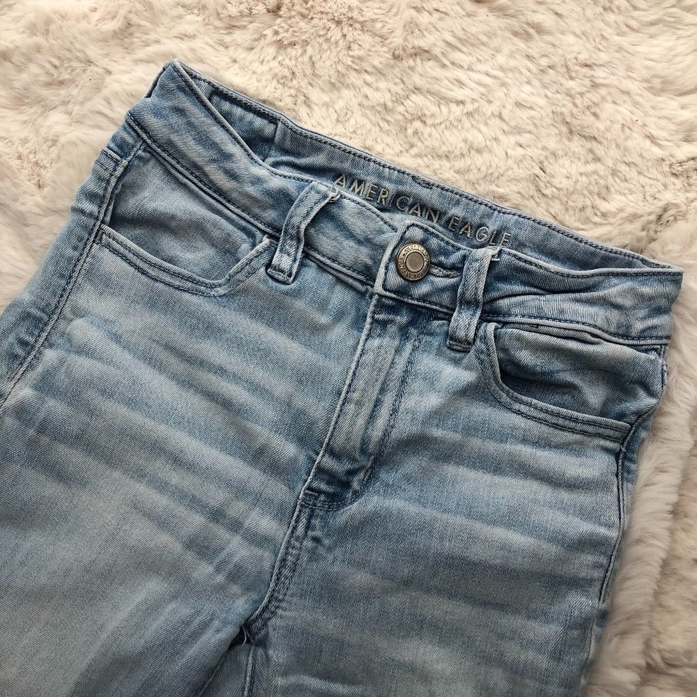 American Eagle Light Wash Skinny Jeans